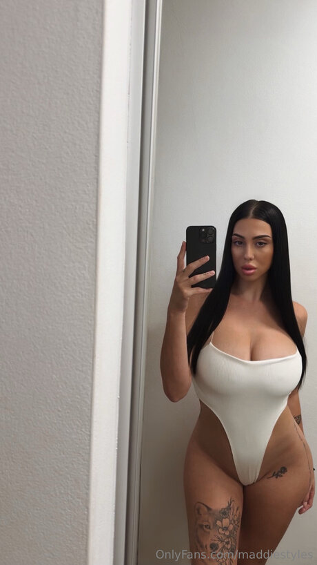 Maddiestyles art star photo