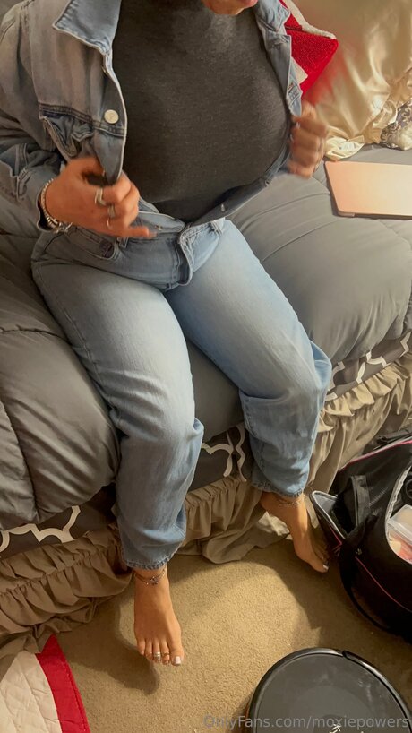 Moxiepowers pornstar naked picture