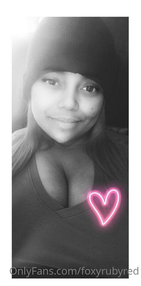 Foxyrubyred adult actress pic