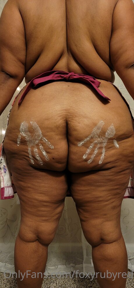 Foxyrubyred beautiful pornstar img