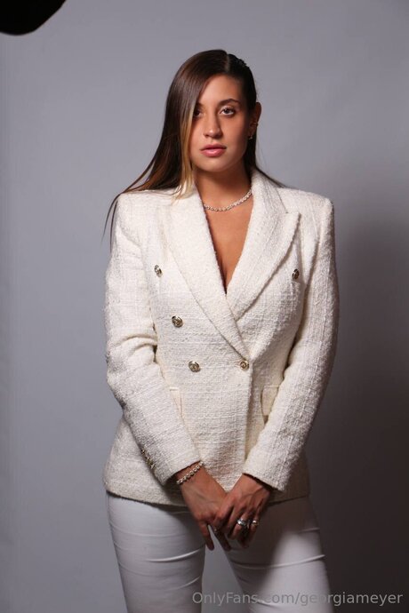 Georgiameyer hd actress picture