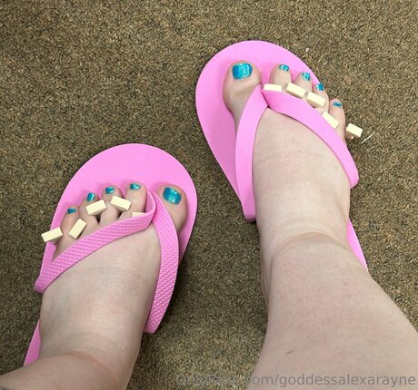 Goddessalexarayne model top pictures