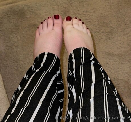 Goddessalexarayne naked model pic