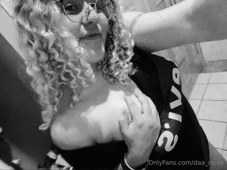 Daa Naaa star adult photo