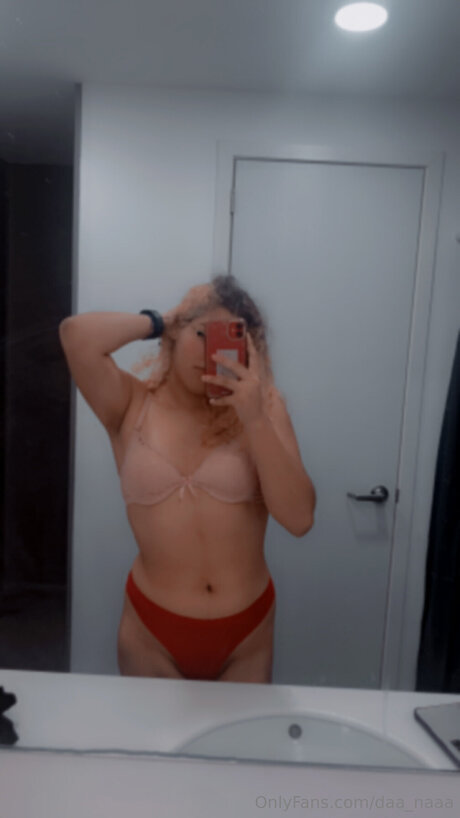 Daa Naaa star sexy image