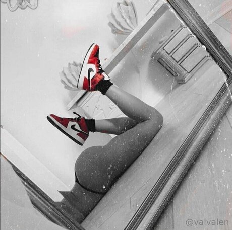 Valvalen model pornographic image