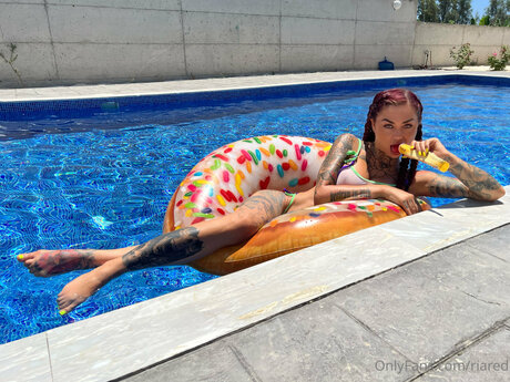 Riared model free photo