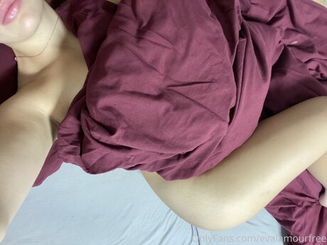 Evalamourfree sexy model picture