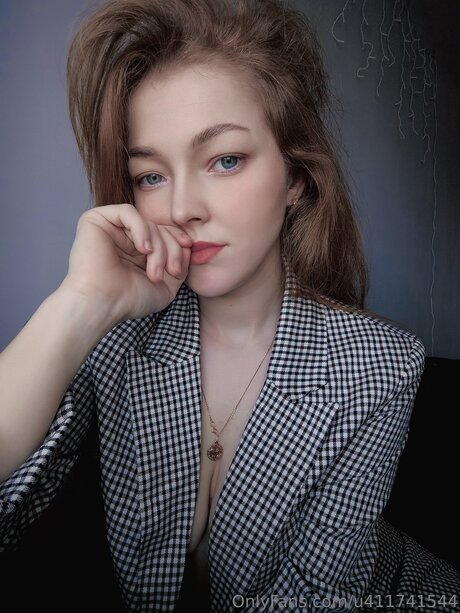 U411741544 pornstar picture