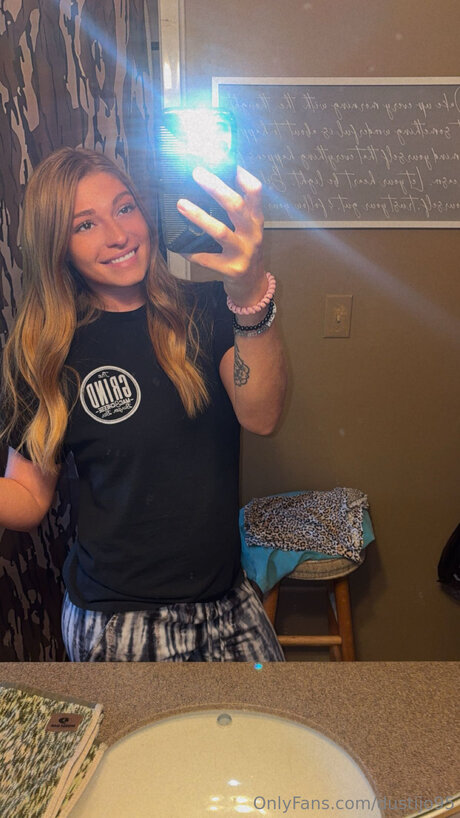 Dustijo95 erotic pornstar photos