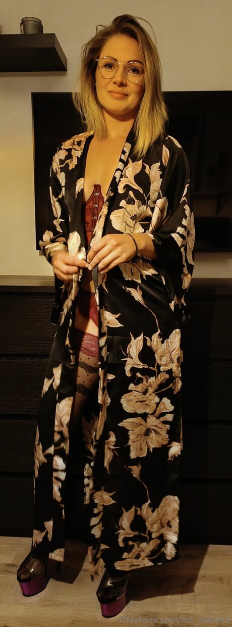 Ms Isabella model erotic pics