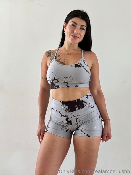 Realamberlushh erotic model img