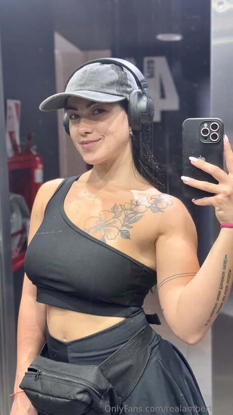 Realamberlushh star photo