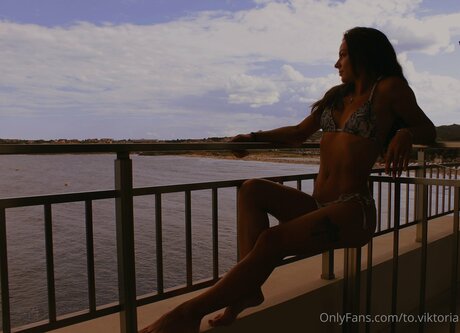 To Viktoria art model pictures