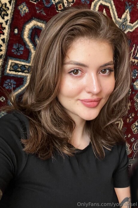 Youraysel erotic pornstar pic