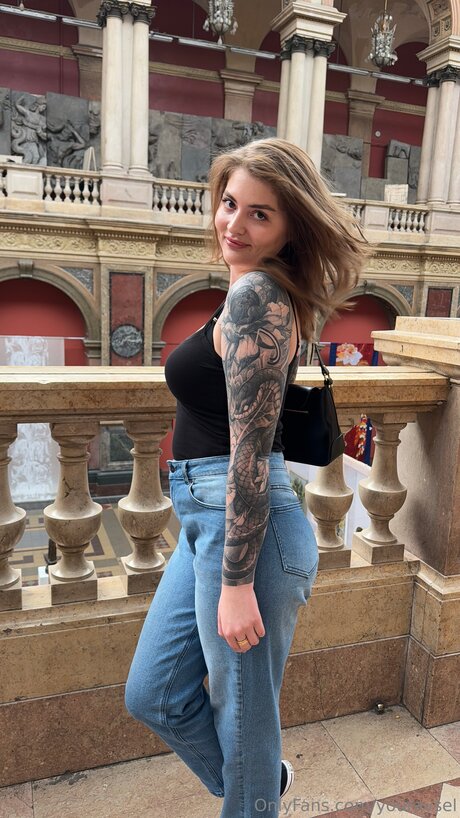 Youraysel pretty model images