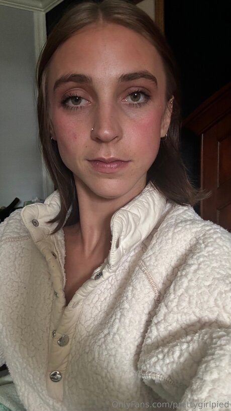 Naughtsoshhy nude star photos