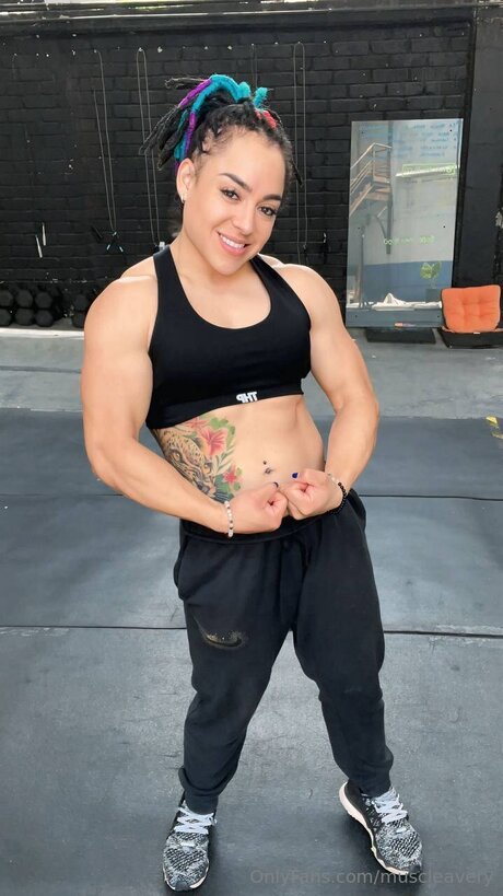 Queenmuscleavery xxx model images