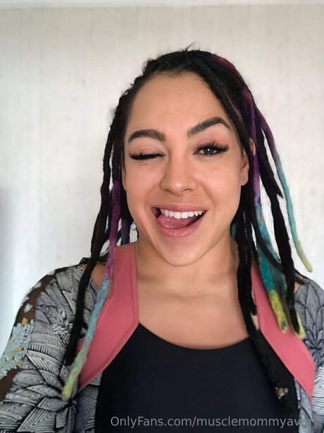 Queenmuscleavery pornographic model image