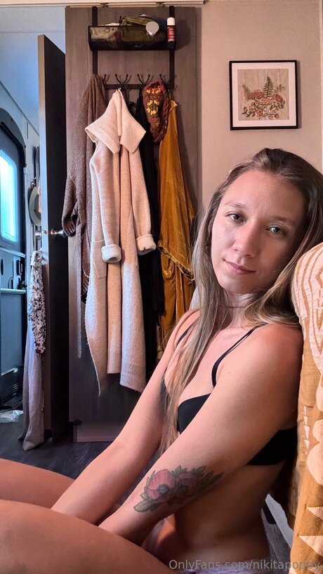 Nikitapoppy erotic pornstar pictures