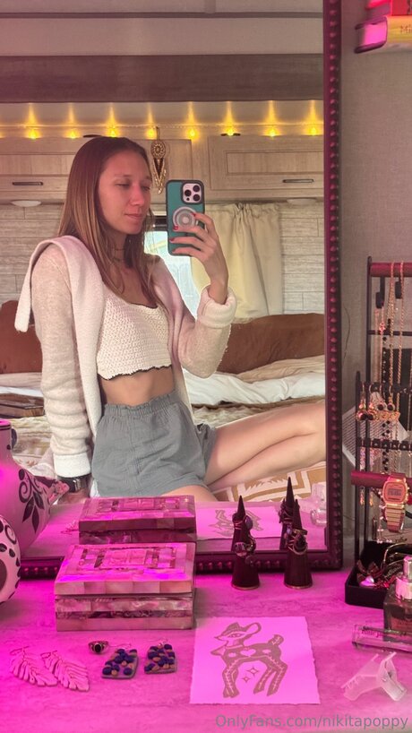 Nikitapoppy star sexy image