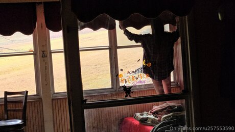 U257553590 nudes star image