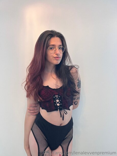 Lenalevvenxo nude model pic