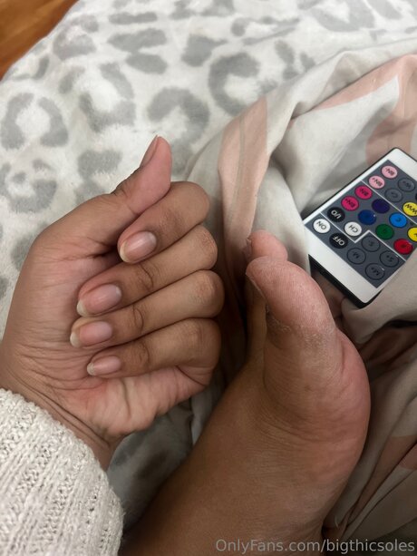 Bigthicsoles model high quality images