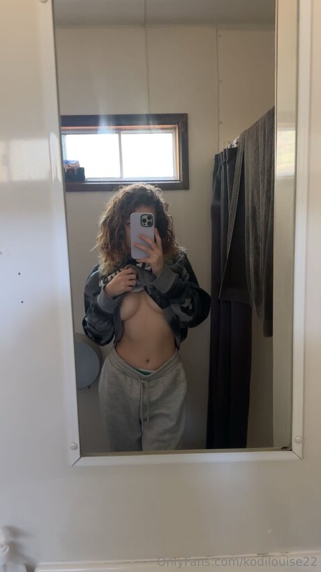 Kodilouise22 naked model pictures