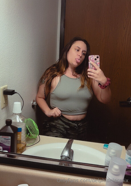 Delphidelacroix star nudes image