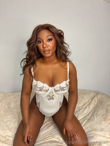 Sydneyvauclair model top images