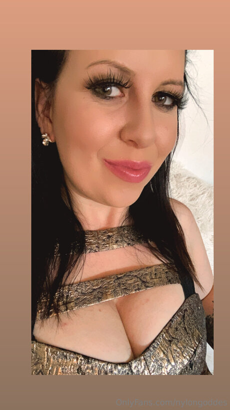 Nylongoddes star naked images