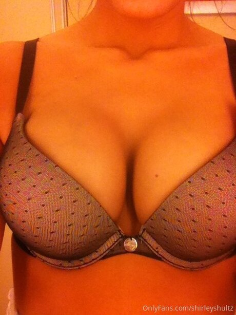 Shirleyshultz model picture