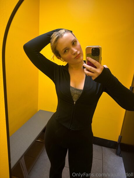 Divadoll1 star nude gallery