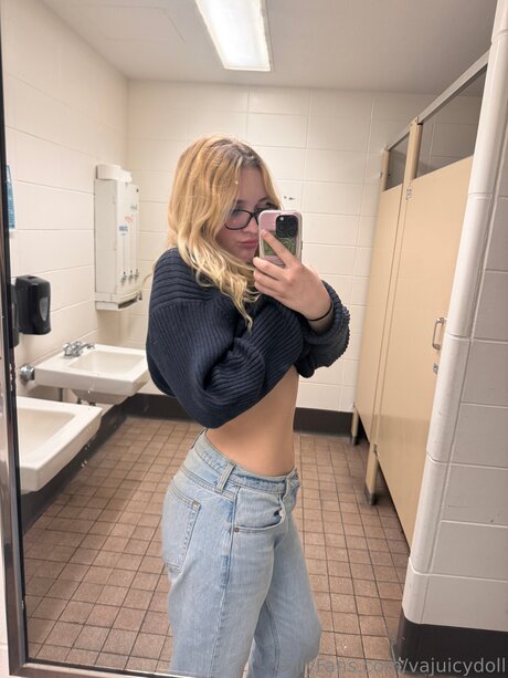 Divadoll1 adult model images