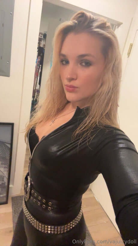 Divadoll1 model porn photos