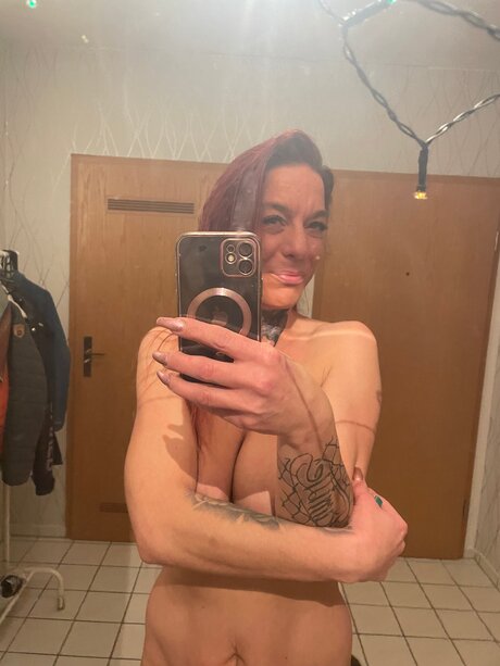 Yvonne Black sex model gallery