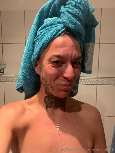 Yvonne Black star art photo