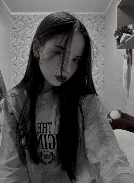 Angel Lil model erotic picture