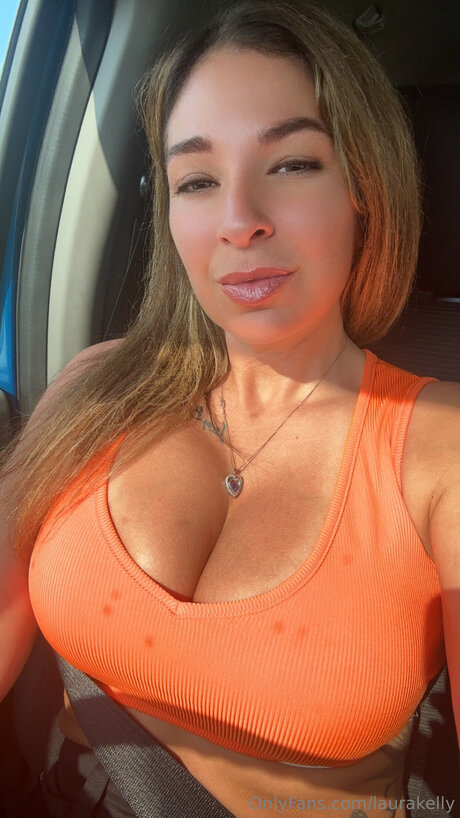 Laurakelly naked model image