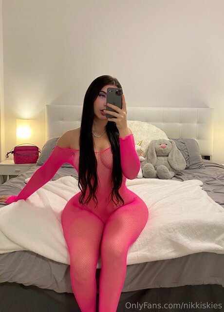 Nikkiskies pretty pornstar img