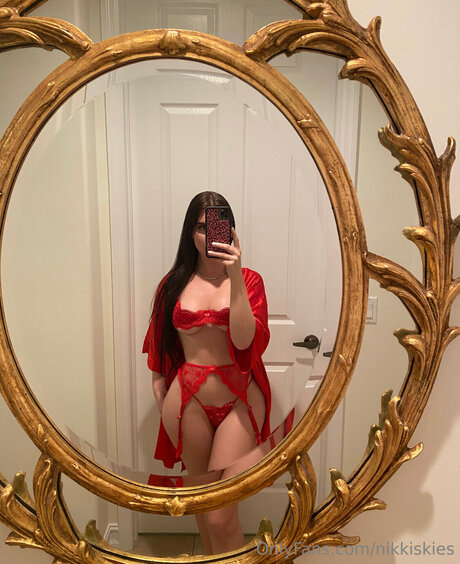 Nikkiskies star nude archive