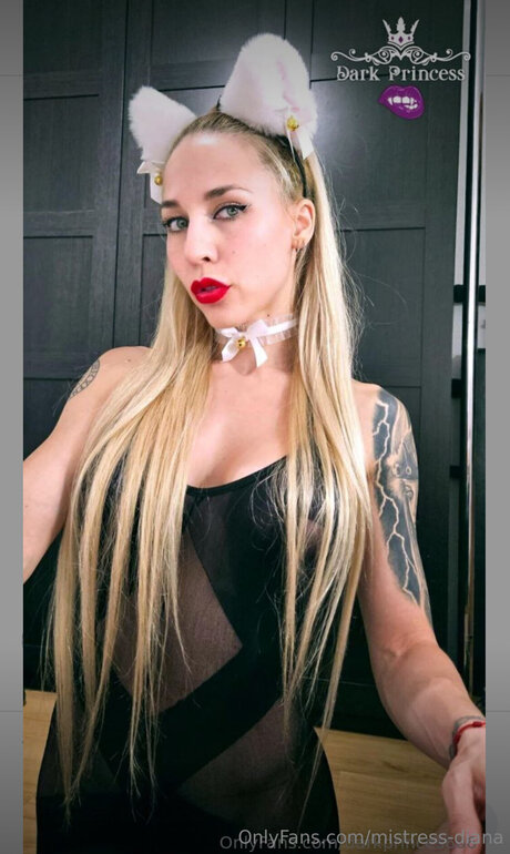 Mistress Diana naked pornstar pics