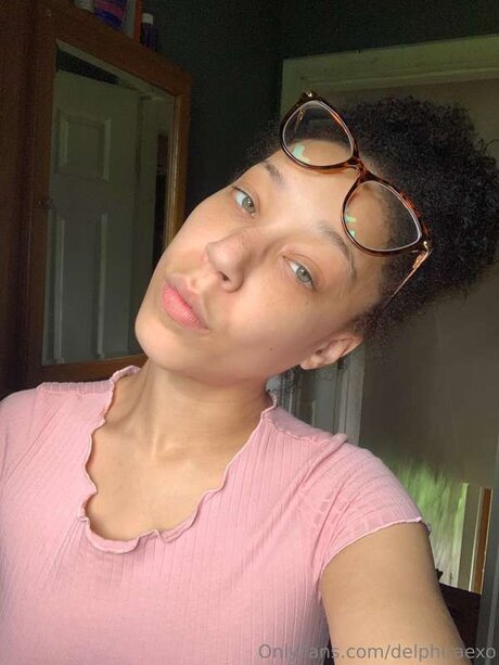 Delphiraexo sex model photo