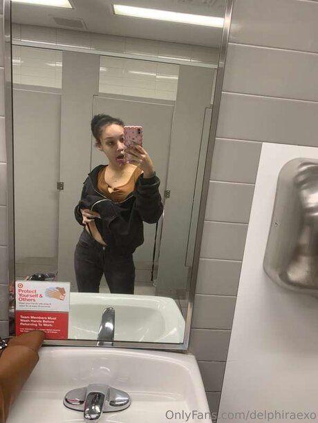 Delphiraexo nudes pornstar pic