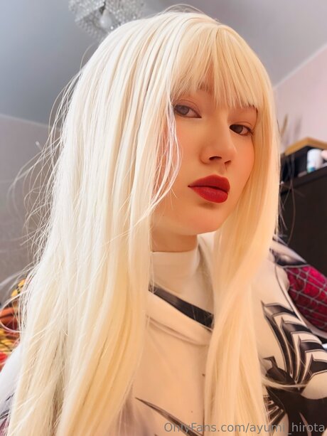 Ayumi Hirota naked model img