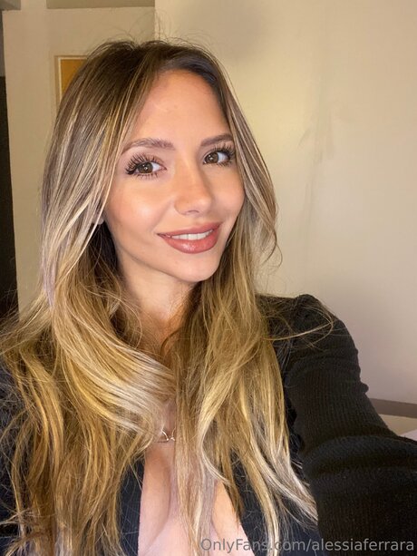 Alessiaferrara model perfect image