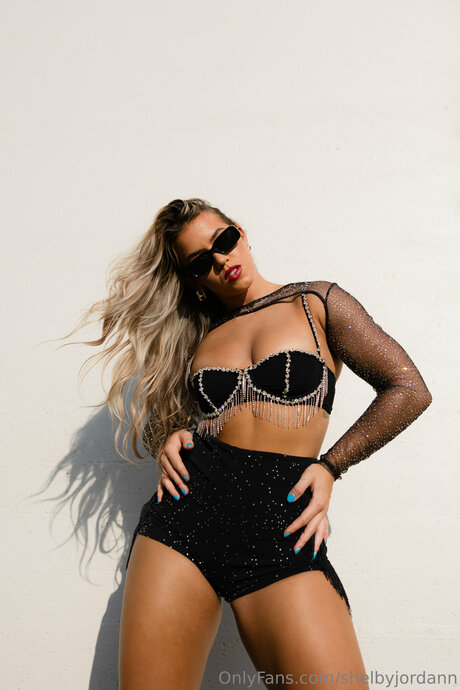 Shelbzjordan sexy actress image
