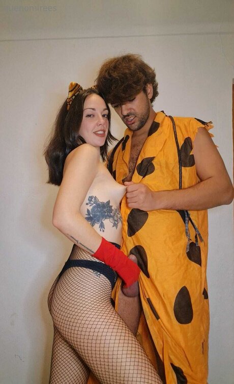 Quenomirees hot star photos