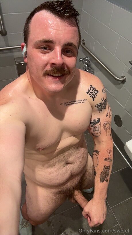 Swoleli naked star image